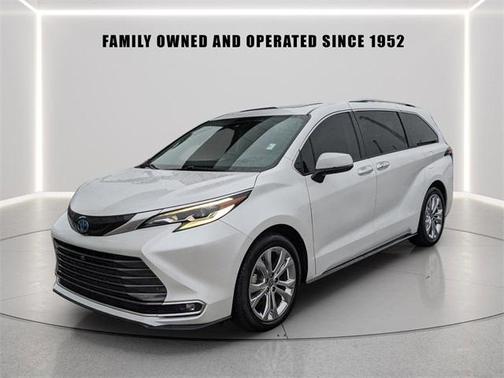 2023 Toyota Sienna Platinum 7 passenger