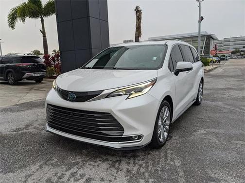 2023 Toyota Sienna Platinum 7 passenger