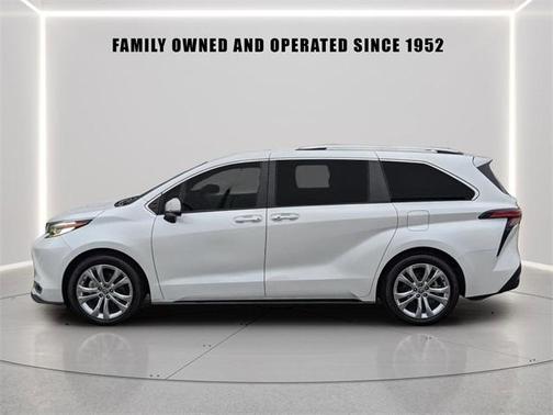 2023 Toyota Sienna Platinum 7 passenger