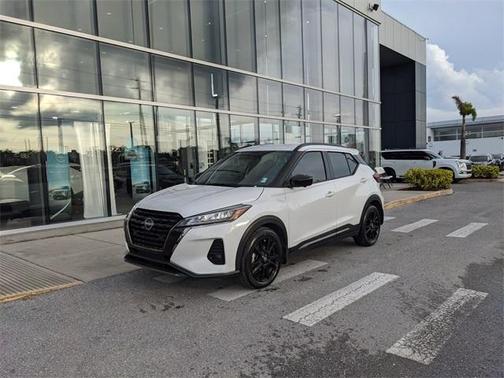 2022 Nissan Kicks SR