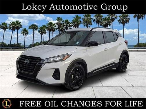2022 Nissan Kicks SR