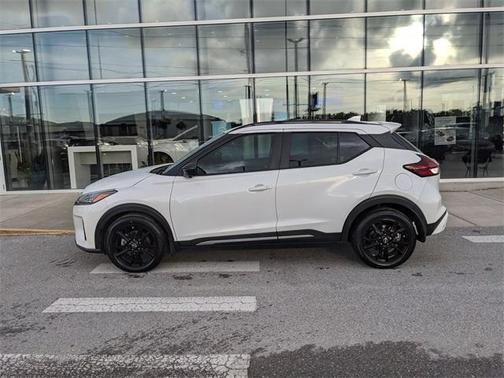 2022 Nissan Kicks SR