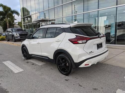 2022 Nissan Kicks SR