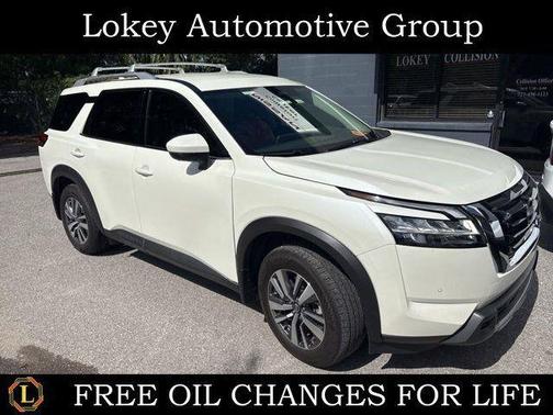 White 2024 Nissan Pathfinder SL