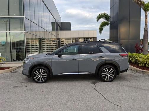 2025 Nissan Pathfinder Platinum