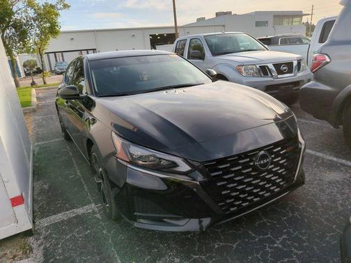 Black 2023 Nissan Altima 2.5 SR