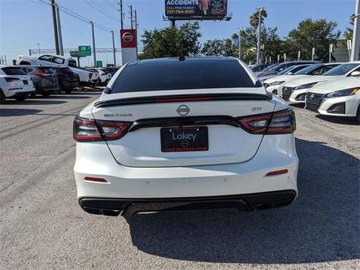 2023 Nissan Maxima SR