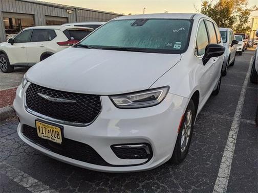 2024 Chrysler Pacifica Touring-L