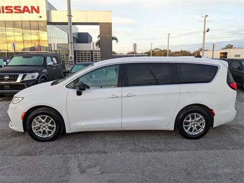 2024 Chrysler Pacifica Touring-L