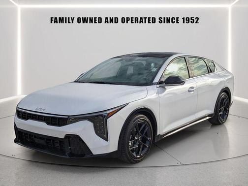Snow White Pearl 2025 Kia K4 GT-Line Turbo