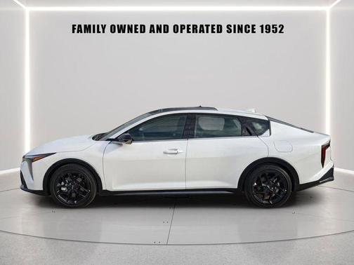 Snow White Pearl 2025 Kia K4 GT-Line Turbo