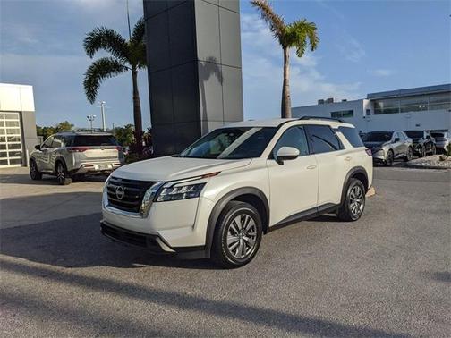 2024 Nissan Pathfinder SV