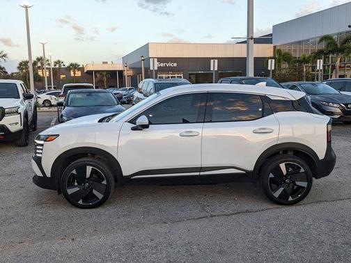 2025 Nissan Kicks SR