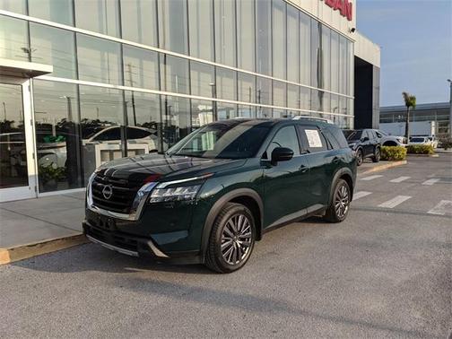 2023 Nissan Pathfinder SL