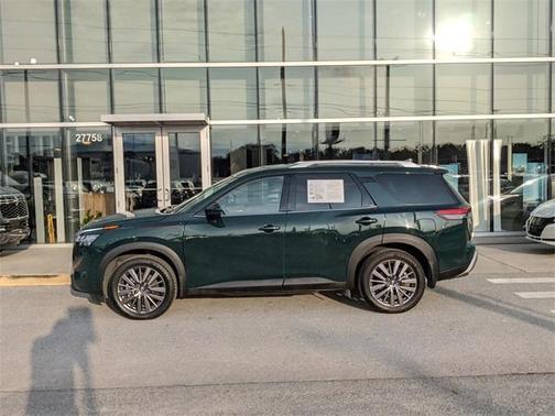 2023 Nissan Pathfinder SL