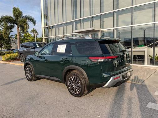 2023 Nissan Pathfinder SL
