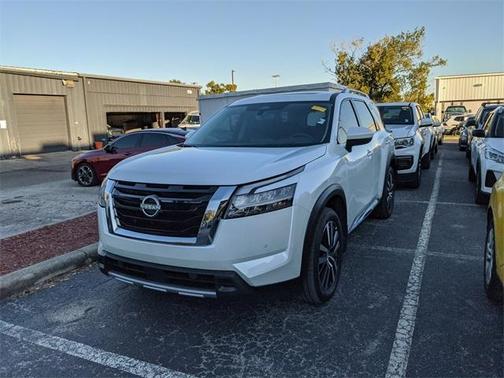 2025 Nissan Pathfinder Platinum
