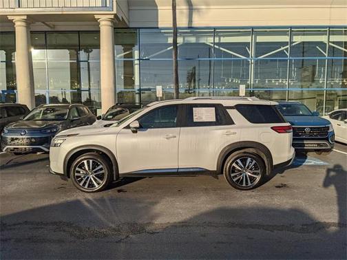 2025 Nissan Pathfinder Platinum