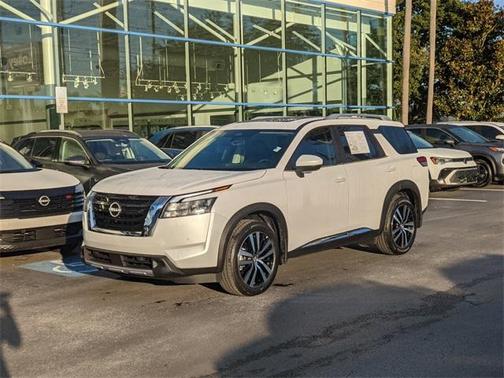 2025 Nissan Pathfinder Platinum