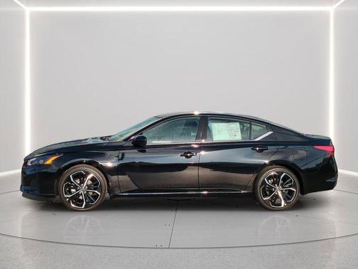 Super Black Clearcoat 2026 Nissan Altima 2.5 SR
