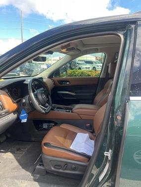 2023 Nissan Pathfinder Platinum