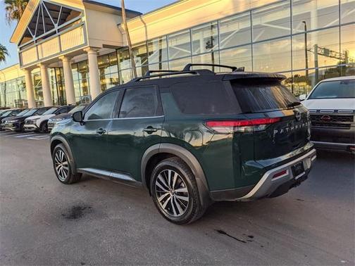 2023 Nissan Pathfinder Platinum