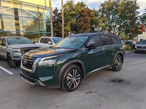 2023 Nissan Pathfinder Platinum