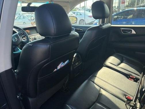 2016 Nissan Pathfinder SL