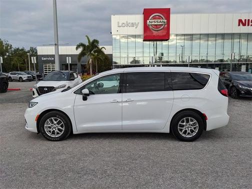 2023 Chrysler Pacifica Touring-L
