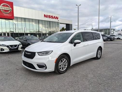 2023 Chrysler Pacifica Touring-L