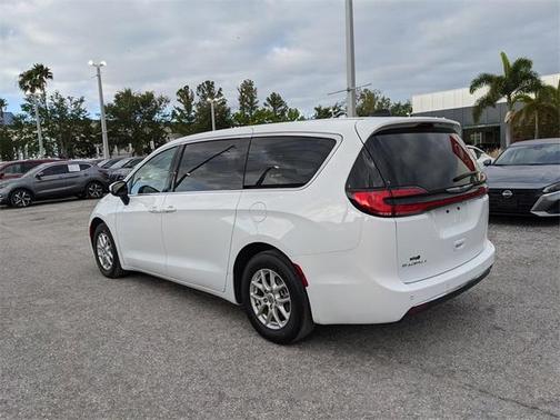 2023 Chrysler Pacifica Touring-L