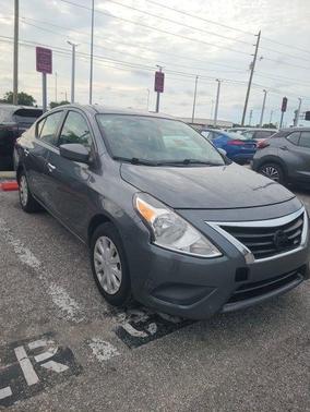 Gun Metallic 2018 Nissan Versa 1.6 SV