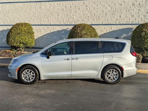 2024 Chrysler Pacifica Touring-L