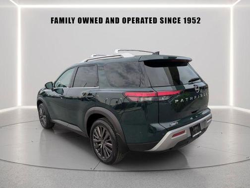 Obsidian Green 2022 Nissan Pathfinder SL