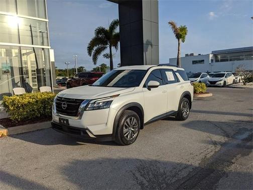 2024 Nissan Pathfinder SV