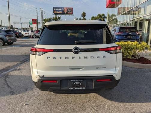 2024 Nissan Pathfinder SV
