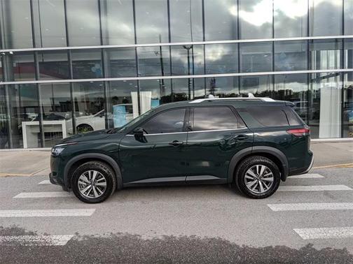 2022 Nissan Pathfinder SL