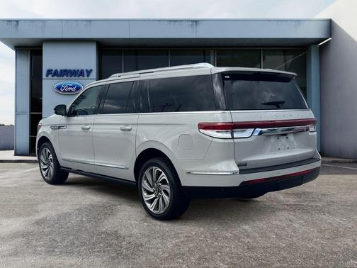 2022 Lincoln Navigator L Reserve