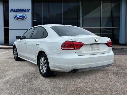 2015 Volkswagen Passat 1.8T Auto Wolfsburg Ed