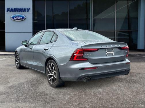 2020 Volvo S60 T5 Momentum