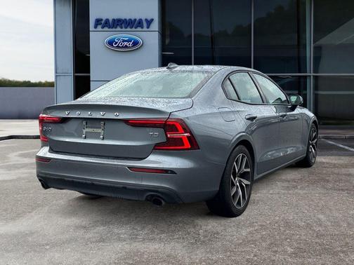 2020 Volvo S60 T5 Momentum