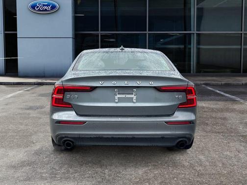 2020 Volvo S60 T5 Momentum