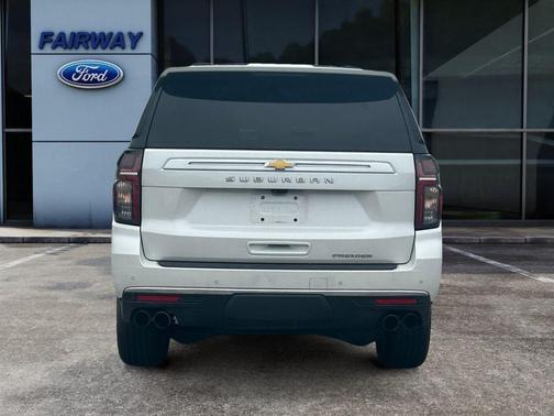 Iridescent Pearl Tricoat 2023 Chevrolet Suburban Premier