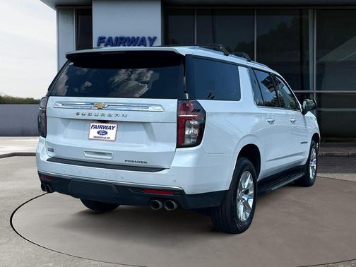 Iridescent Pearl Tricoat 2023 Chevrolet Suburban Premier