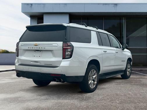 Iridescent Pearl Tricoat 2023 Chevrolet Suburban Premier