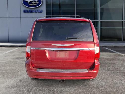 2016 Chrysler Town & Country Touring