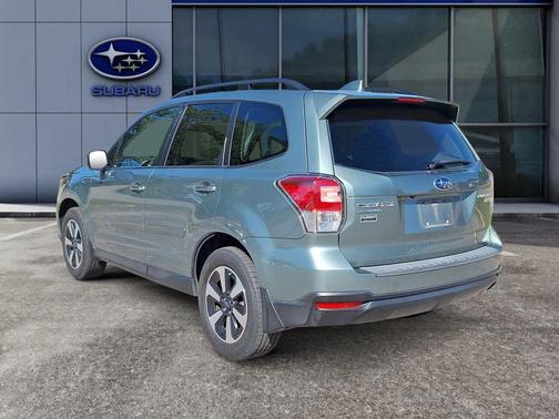 Jasmine Green Metallic 2017 Subaru Forester 2.5i Premium