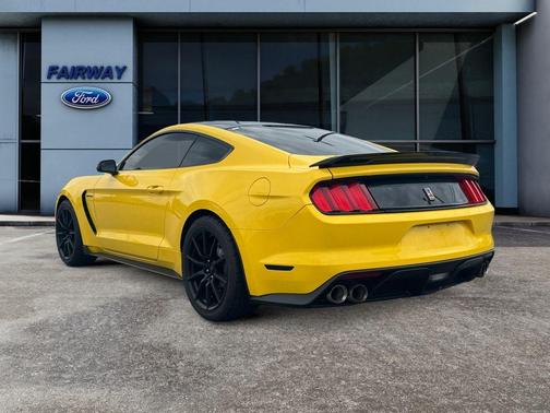 2016 Ford Shelby GT350 Base