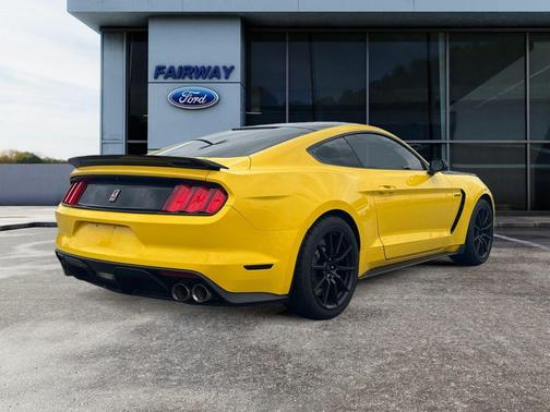 2016 Ford Shelby GT350 Base