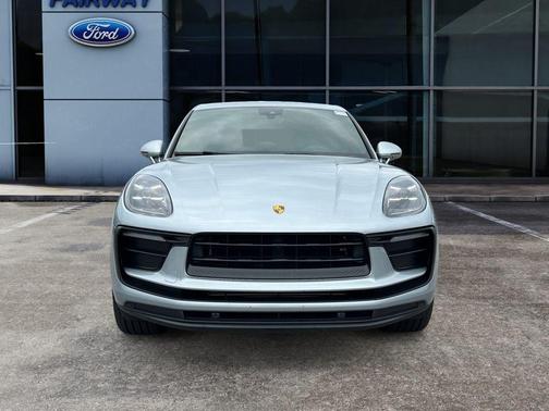 Dolomite Silver Metallic 2022 Porsche Macan Base